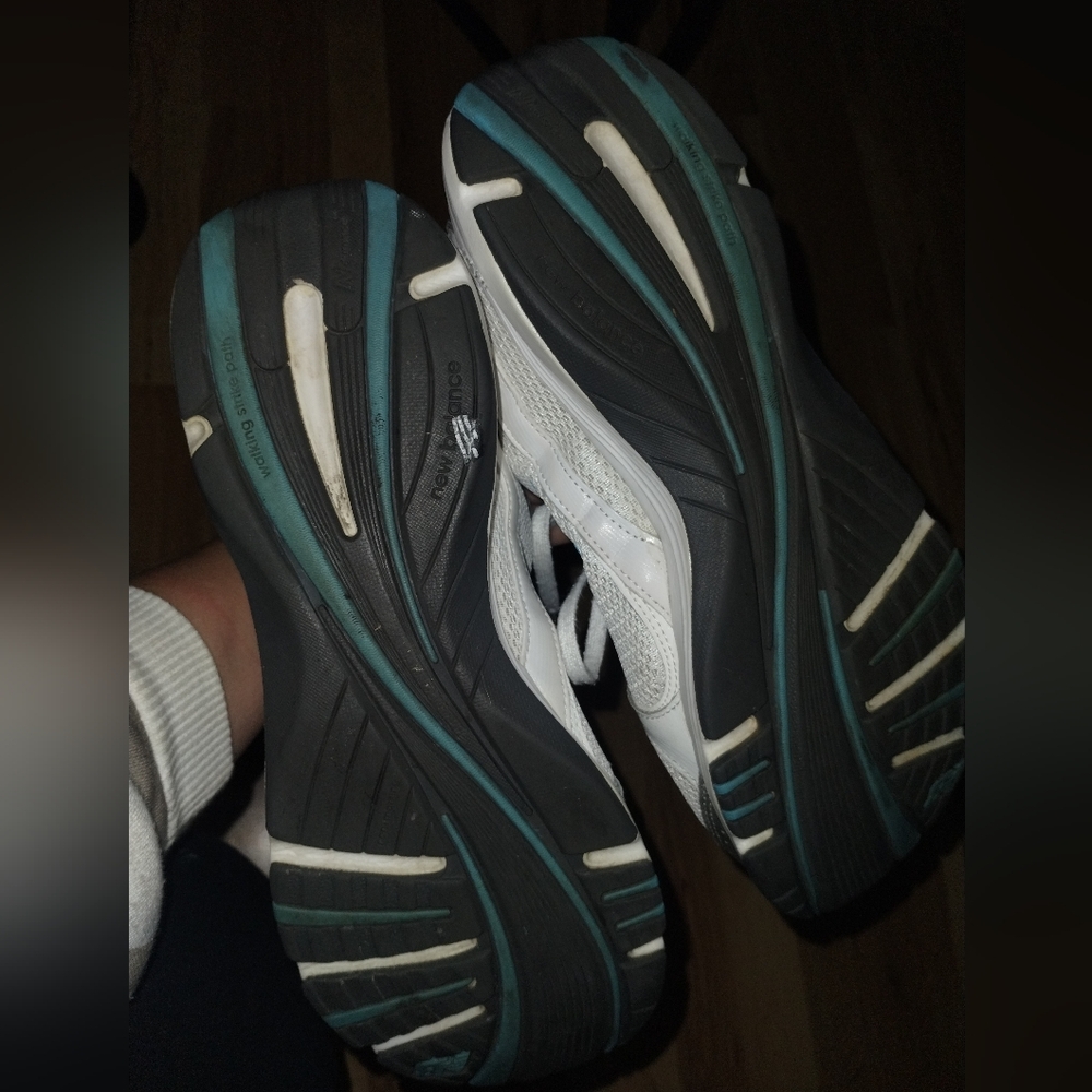 New Balance Women's Sneakers in White and Sky Blue - Picture 6 of 8